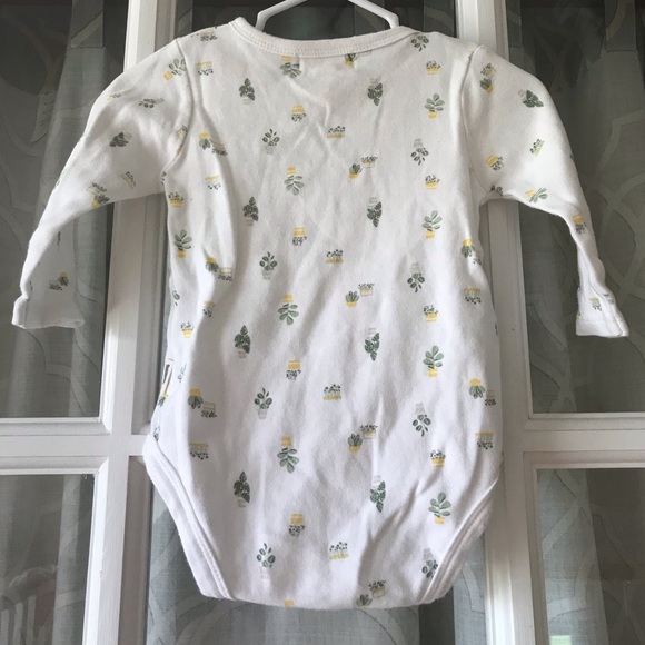 Rabbit Bear organic cotton onesie size 6-9 months in garden theme with plants - Picture 2 of 5